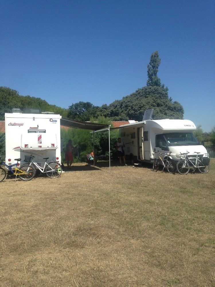 Aire camping-car  Saint-Gilles (30800) - Photo 1